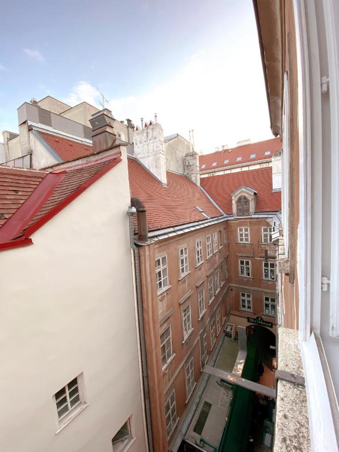 High In Vienna At Stephansplatz Exteriér fotografie