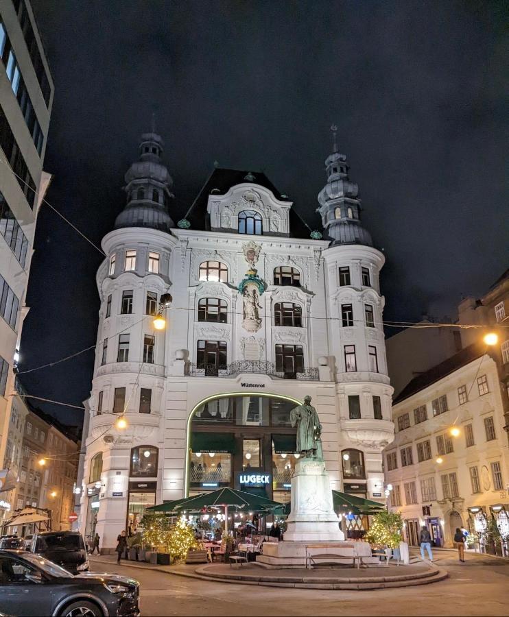 High In Vienna At Stephansplatz Exteriér fotografie
